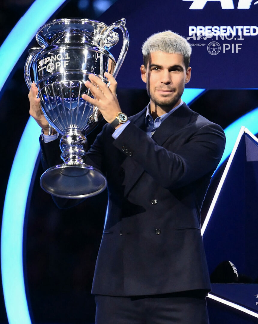 carlos alcaraz primeste trofeul atp pentru incheierea anului pe locul 1 mondial 691736448ff66