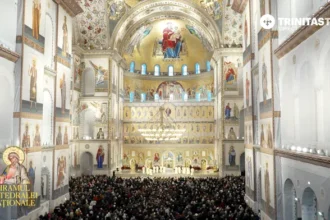 catedrala mantuirii neamului plina cu mii de romani de sfantul andrei scene impresionante de la slujba 692c4771af454