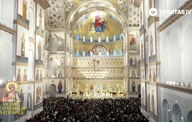 catedrala mantuirii neamului plina cu mii de romani de sfantul andrei scene impresionante de la slujba 692c4771af454