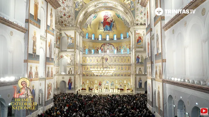 catedrala mantuirii neamului plina cu mii de romani de sfantul andrei scene impresionante de la slujba 692c4771af454