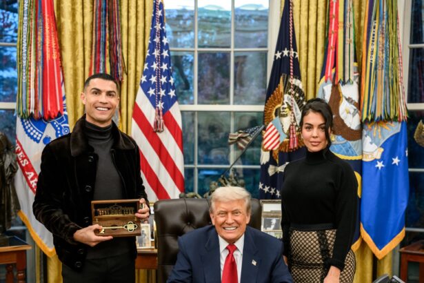 ce cadou a primit cristiano ronaldo de la donald trump in vizita sa la casa alba 69200a54c7827