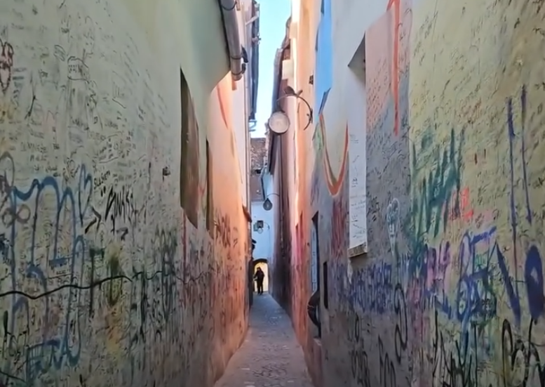 cea mai ingusta strada din brasov va fi inchisa temporar care este motivul 691ebe2b0e1bc