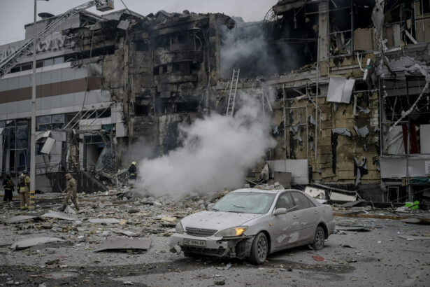 cel putin sapte raniti dintre care doi copii in urma atacurilor rusesti asupra orasului dnipro 690ed95252398