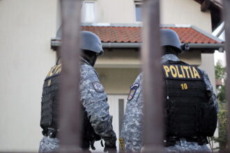 cetateni din rusia ucraina si alte tari din fostul spatiu sovietic au obtinut acte false de cetatenie romana procurorii au facut perchezitii la suceava 692544213c363