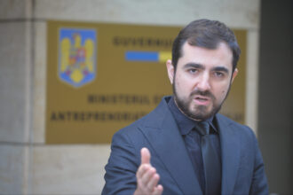 claudiu nasui are un sfat pentru premierul ilie bolojan ca sa invinga in lupta contra pensiilor speciale sa le taie pe toate 691446b0f02b4