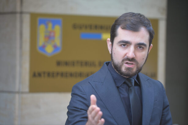 claudiu nasui are un sfat pentru premierul ilie bolojan ca sa invinga in lupta contra pensiilor speciale sa le taie pe toate 691446b0f02b4