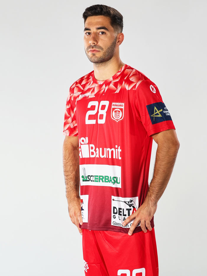 extrema echipei de handbal dinamo alex pascual va lipsi aproape doua luni din cauza unei accidentari 69246017b6d0a