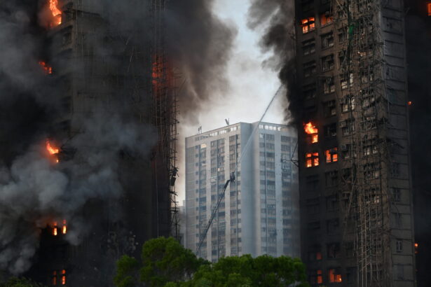 incendiul din hong kong politia anunta ca operatiunile de cautare a victimelor ar putea dura saptamani 692c542cb707d