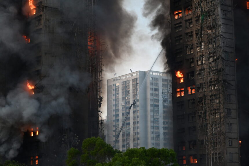 incendiul din hong kong politia anunta ca operatiunile de cautare a victimelor ar putea dura saptamani 692c542cb707d