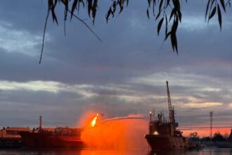 isu tulcea incendiul la nava care transporta gpl a fost stins locuitorii din plauru se pot intoarce in locuinte 691c6776a7313