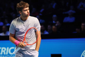 italia ajunge in finala cupei davis dupa victoria epica a lui cobolli isi rupe tricoul ca djokovic 6920d2b7125e0