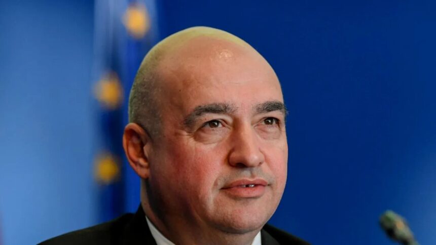 liderul pnl care l a dus pe fanel bogos in biroul premierului a demisionat de la sefia autoritatii pentru reforma feroviara 6913101d5ec3b