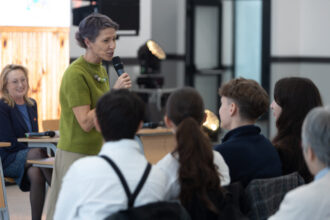 mai putin de jumatate dintre elevii romani au o viziune optimista despre viitorul lor profesional salvati copiii a lansat o platforma interactiva de orientare vocationala 691dd3ca47a38