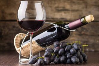 medicii au stabilit care este momentul ideal pentru a bea vin astfel incat acesta sa produca beneficii asupra sanatatii 691b1955bedf6