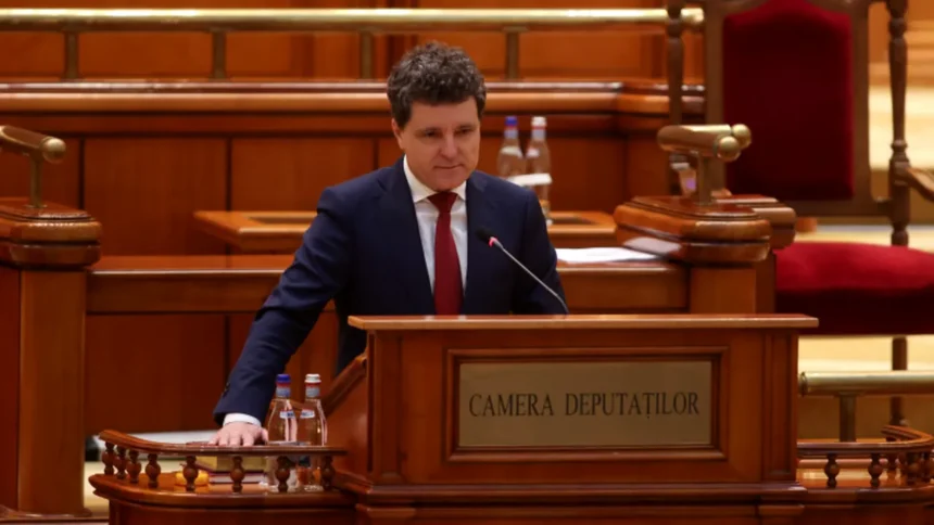 nicusor dan a prezentat strategia nationala de aparare in parlament cateva pasaje sunt din sugestiile pe care le a primit de la cetateni 6926fc1d2f979