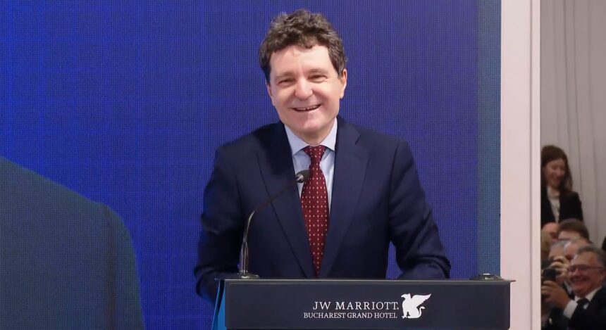 nicusor dan numar de stand up comedy la o conferinta pe aparare colegii mi au pregatit un discurs despre cooperarea romano germana incepand cu secolul 13 a ras si nicusor a ras 6911b9f084691