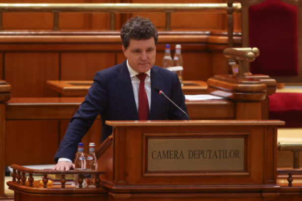 nicusor dan prezinta miercuri strategia nationala de aparare in parlament cateva pasaje sunt din sugestiile pe care le a primit de la cetateni 69258e8179fae