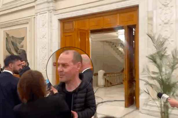 omul lui dogioiu ofiter de presa la guvern verificat disciplinar dupa ce a bruscat jurnalistii la plecarea premierului din parlament 692712905e563