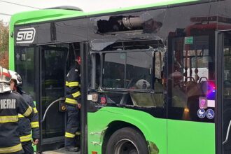 opt oameni raniti dupa un accident intre un tramvai si un autobuz in capitala 6909bd88a2a83
