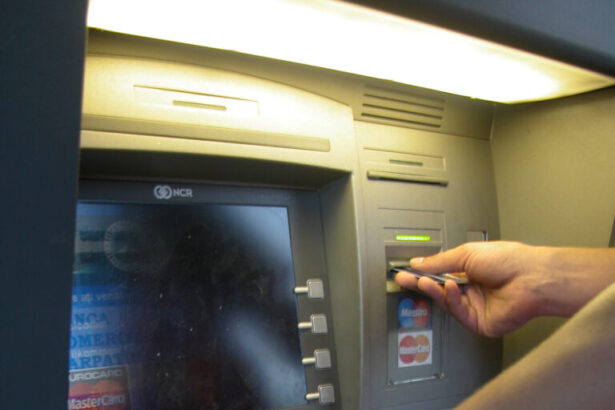 paznicul unei banci din iasi a furat dintr un bancomat 68 650 lei si 9 750 euro 6911bf4c0883a