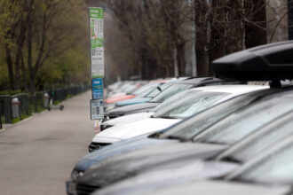 perchezitii in bucuresti si teleorman dupa ce au fost lipite coduri qr false pe panouri de parcare 690c98c342d2b