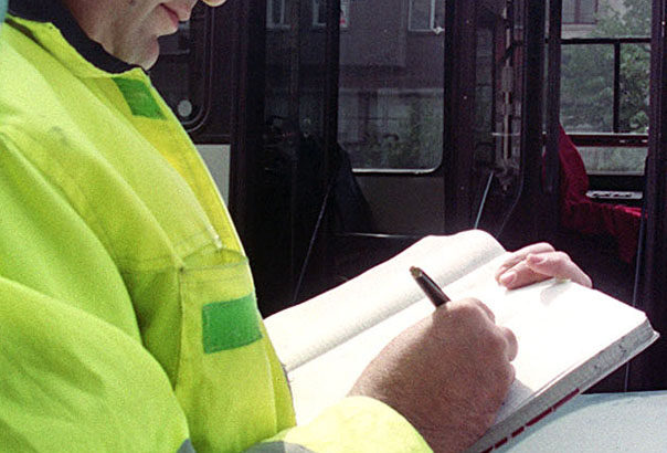 radarele pe trepied dau rezultate aproape 14 000 de soferi prinsi depasind viteza legala 69120358bba23