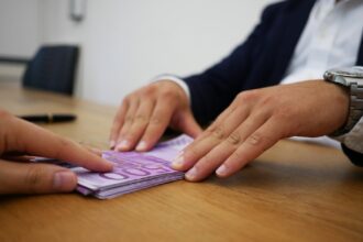 romgaz a depus 100 milioane lei la vista bank fosta marfin banca este controlata printr un offshore cipriot de industriasi greci care au rafinat ani de zile petrol rusesc 69246194629fa