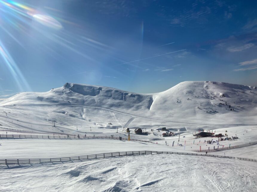 salvamont avertizeaza evitati traseele de peste 1 800 de metri din cauza riscului de avalansa 692c5329ce419