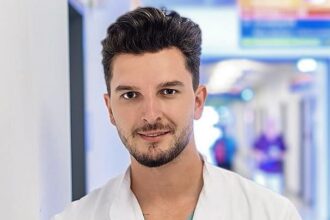 scandal in lumea medicala seful anestezistilor cere declararea ca personan non grata a doctorului iuliu torje hater tanar repetent medicul roman din germania face acuzatii grave 6919cc8810438