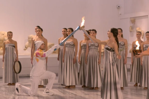 torta olimpica pentru jo 2026 a fost aprinsa la atena fara public 6926e9544a0a7