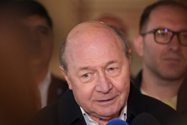 traian basescu intrebat daca ilie bolojan ar trebui sa demisioneze sper sa nu o faca nimeni nu i vrea locul 6919835ae8dd4