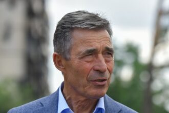 ukraine faces forever war unless europe steps up pressure on russia says ex nato chief 690c9297183bb