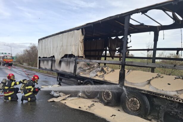 un camion incarcat cu uree a luat foc pe autostrada bucuresti constanta 6928044b4abf9
