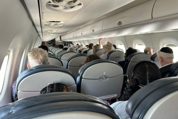 un fost pilot dezvaluie motivul infiorator pentru care jaluzelele trebuie ridicate la decolarea si aterizarea avioanelor 691736945439a