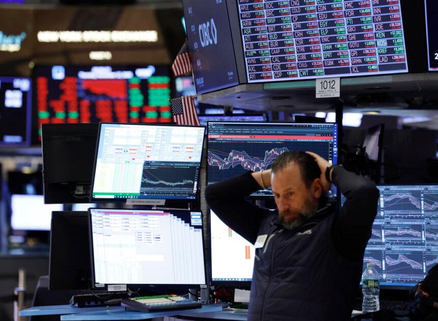 us markets struggle amid tech sell off and economic uncertainty 691653d83c388
