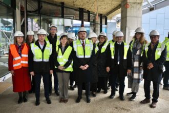 vicepresedinta bancii mondiale a mers sa vada cum decurg lucrarile la centrul de arsi grav timisoara 6921ba3a5702a