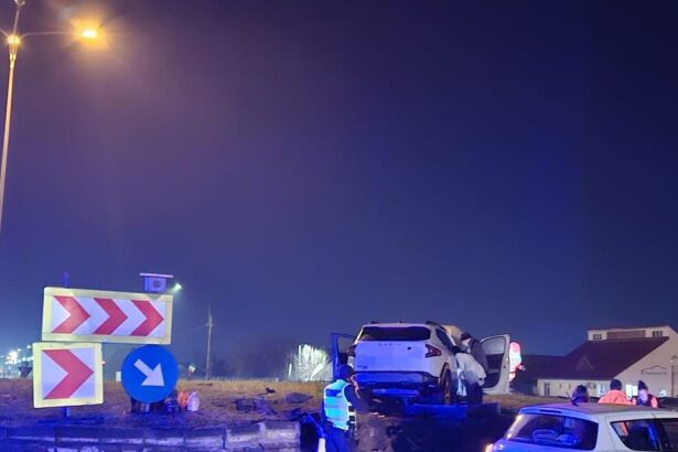 accident spectaculos in timis o masina a ajuns in varful unui sens giratoriu 6945a39f79fe3