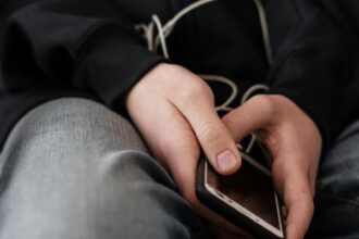 adolescentii si viata digitala ce nu inteleg adultii despre mediul online 69300e1e20a87