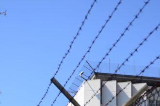 alerta un barbat extrem de periculos din georgia aflat in atentia sri a evadat din centrul pentru straini din arad 692d5c08d79c0