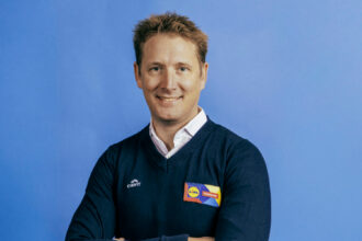 andy schleck castigator al turului frantei 2010 revine in ciclismul profesionist ca manager 6943d2132b323