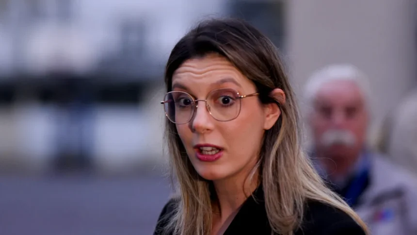 aur a depus o motiune simpla impotriva ministrului mediului diana buzoianu documentul va fi dezbatut chiar in ziua motiunii de cenzura 69394f95a1a20