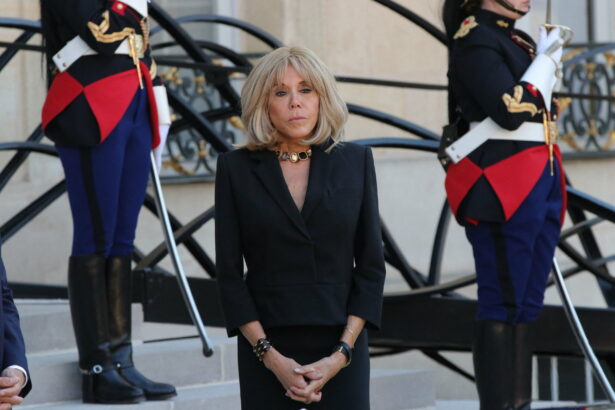 brigitte macron in centrul unui scandal de proportii prima doamna a frantei insulta activistele feministe 69380c4875f16