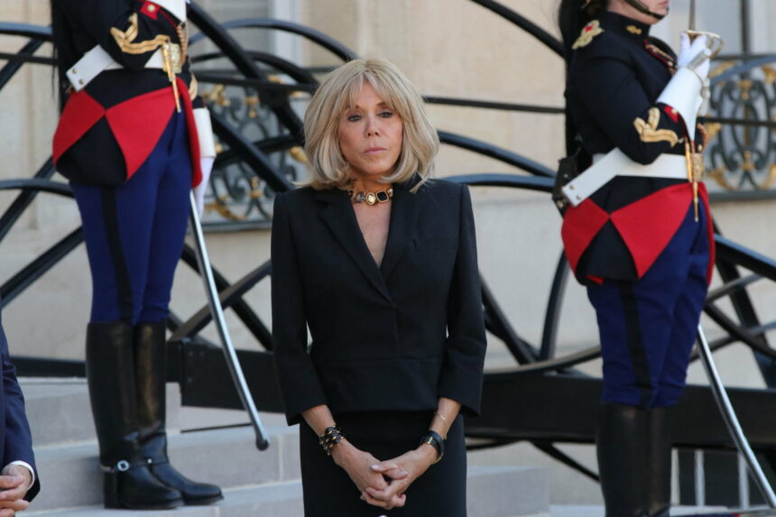 brigitte macron in centrul unui scandal de proportii prima doamna a frantei insulta activistele feministe 69380c4875f16