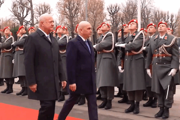 cancelarul austriei il primeste pe premierul ilie bolojan cu onoruri militare cei doi vor discuta despre cooperarea in domeniul energetic 693163d111a04