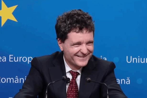 ce si doreste nicusor dan de la mos craciun cu care s a intalnit in finlanda daca lucreaza la nivelul asta de abstract 69450c6be94b5