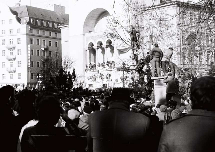 cnsas avertizeaza asupra narativelor false despre revolutia din 1989 documente din arhiva securitatii consemneaza ordinul se lichideaza radical 6942600c987b2