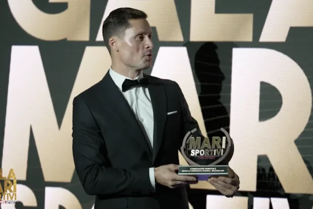 constantin popovici premiat la gala mari sportivi prosport pentru medalia de bronz obtinuta la campionatele mondiale de natatie fara ei nu ar fi posibil 693989c9cb04c