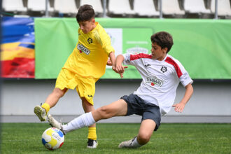 elevii pasionati de fotbal 12 dintre ei joaca in competitii organizate de frf si ministerul educatiei 6931974d0fe06