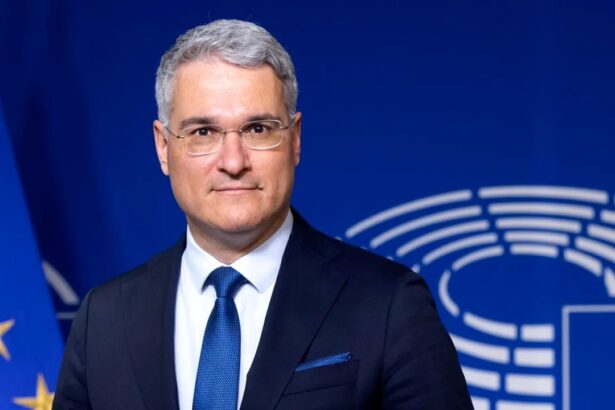 firma fondata de dragos pislaru ministrul mipe contracte de milioane de lei cu ministerul pe care il conduce cel mai recent contract aparut in seap actionariat cu nume influente 69413e8b67f06