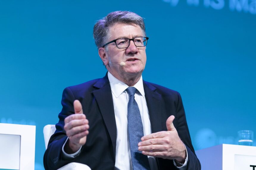 fossil fuel billionaires bought up millions of shares after meeting with top trump officials 69317ca64fe94